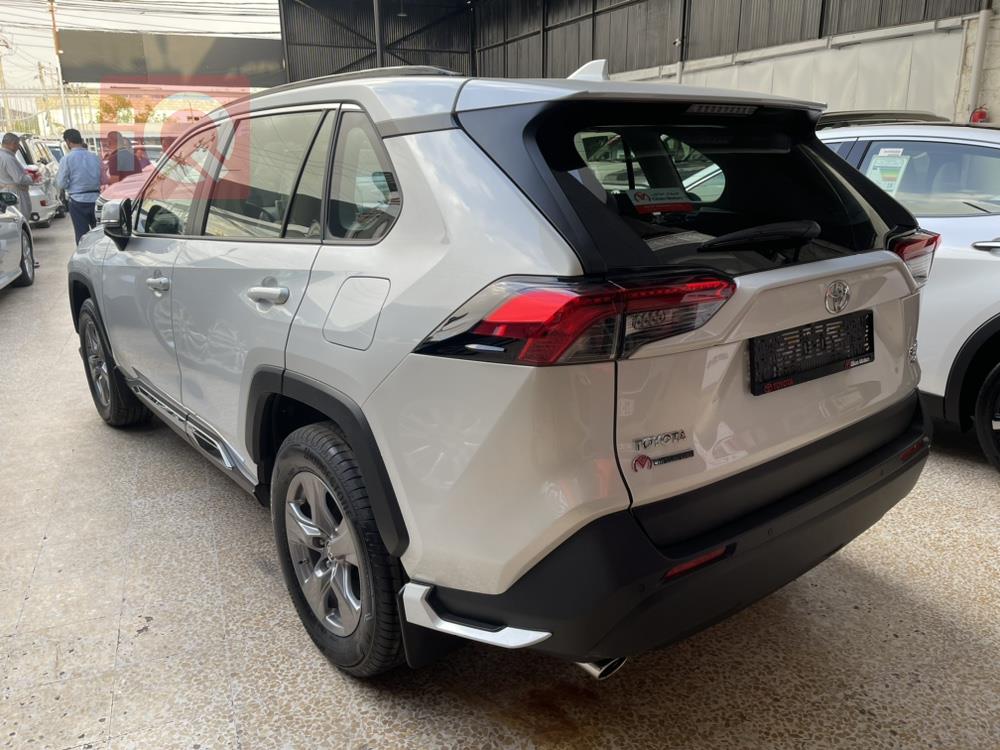 تۆیۆتا ڕاڤ 4